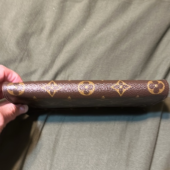 Louis Vuitton Zippy wallet Authentic - Picture 3 of 13